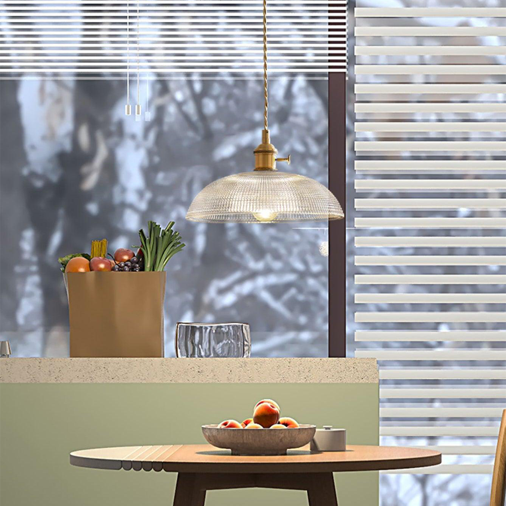 Pendellampa med ribbat glas-skärm