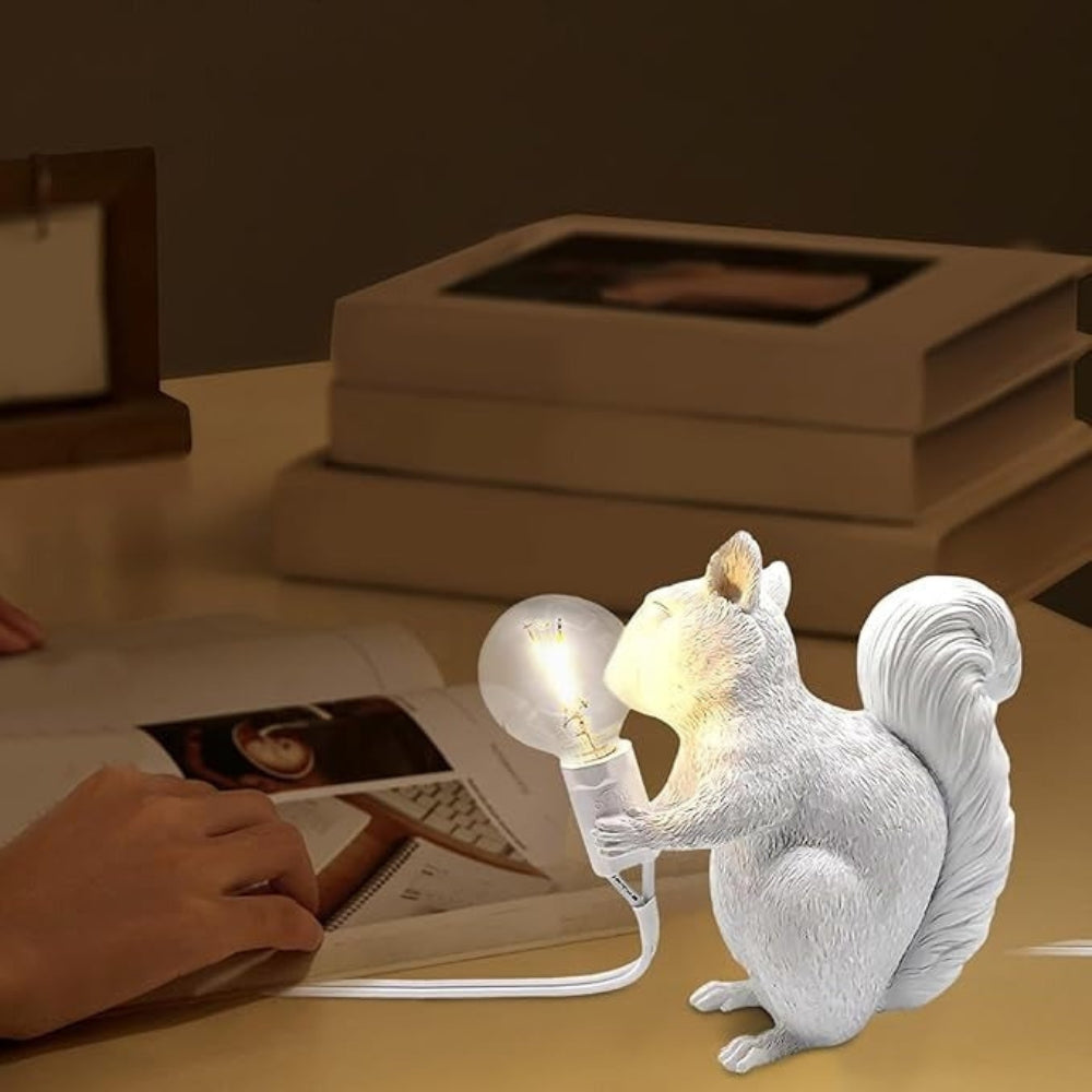 NuttyLume - Söt ekorre-ljusskulptur med LED-lampa och varm, mysig glöd