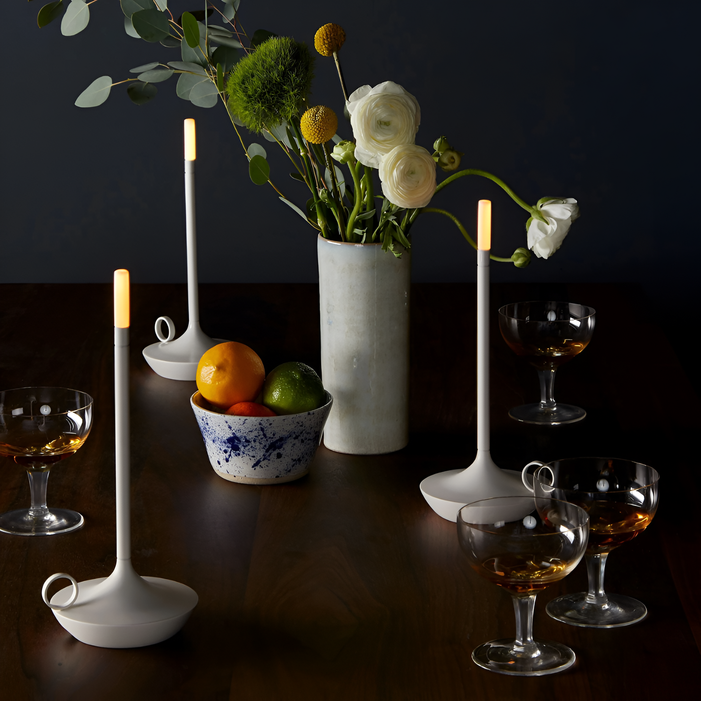 Bärbar cylindrisk bordslampa