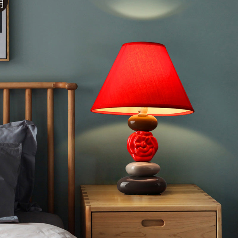 LumeHaven - Bordslampa med konformad textilkåpa