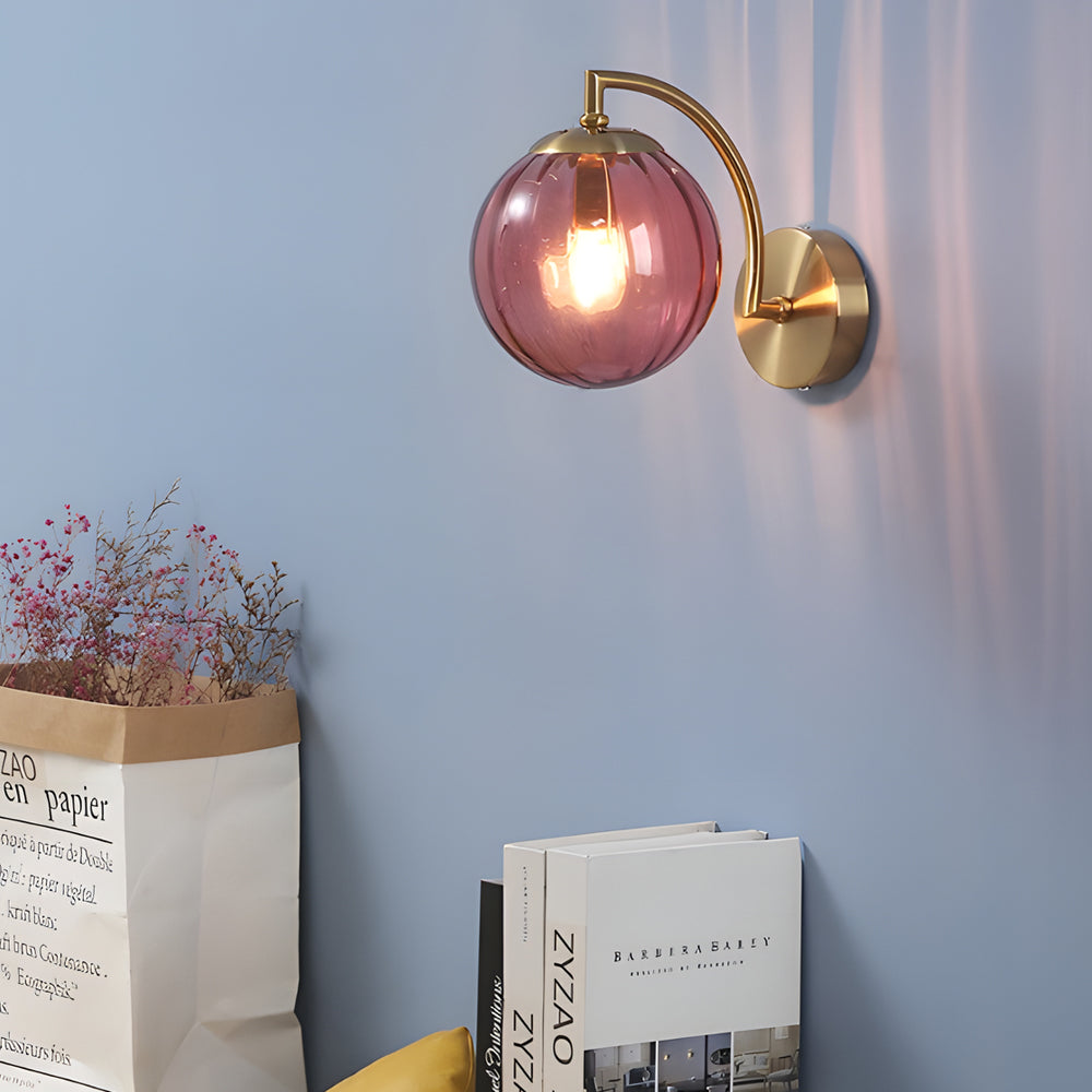 1-ljuskälla böjd arm vägglampa med bollformad ribbad glaslöpa