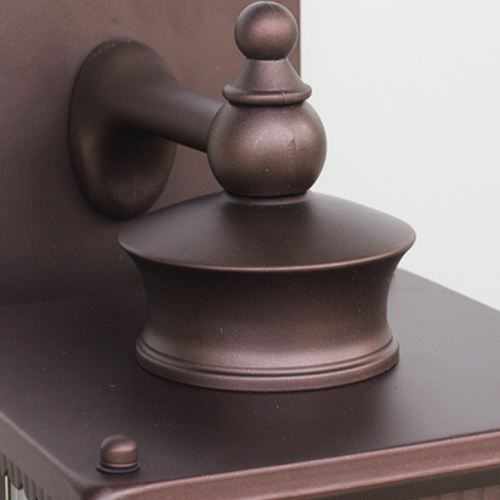 Utomhusvägglampa med rektangulär retrohölje