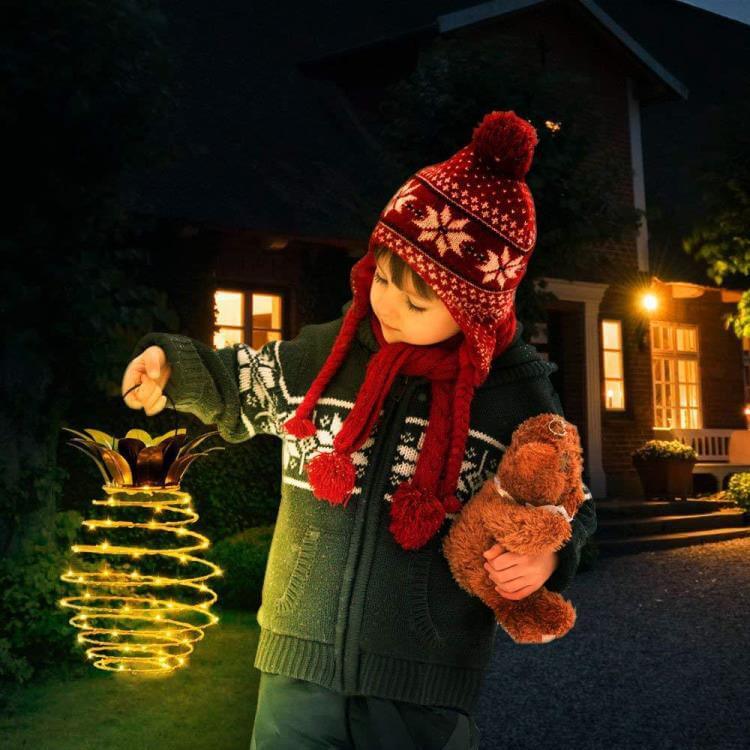 Solcellsdriven ananas trädgårdslampa