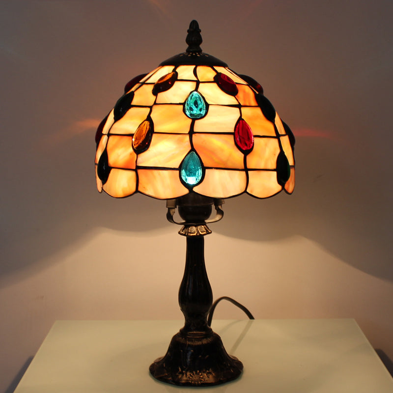 OpalGlow – Bred paraply-skrivbordslampa med skalformad skärm och droppformade smycken för elegant belysning