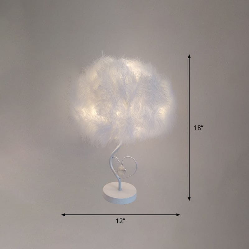 EvoGlow - Skandinavisk Feather Cloud Bordlampe med Romantisk Design