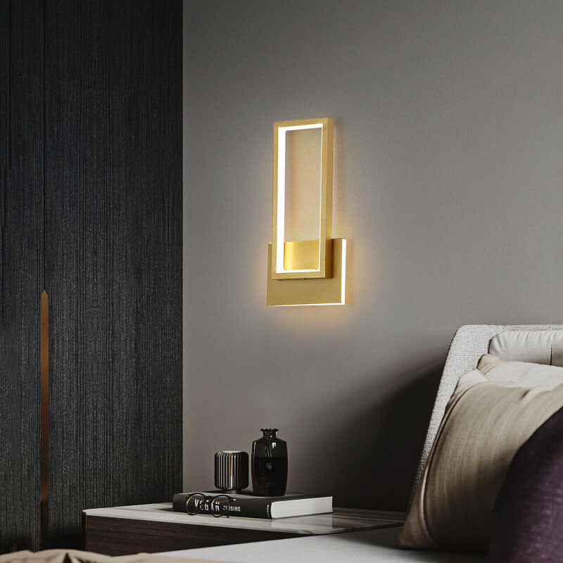 Modern minimalistisk LED-vägglampa i gyllene rektangulär form