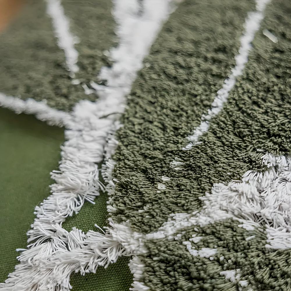 Plush Leaf With Tassel Kuddeöverdrag