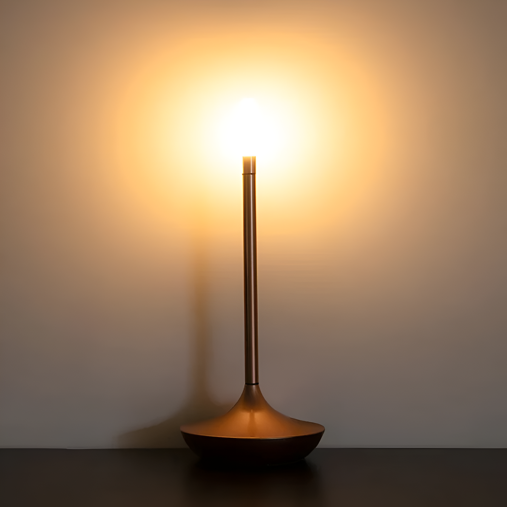 Bärbar cylindrisk bordslampa