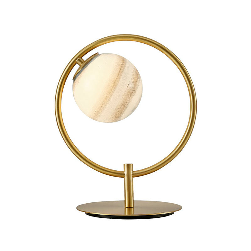 Planet Bordslampa - Guld Färgad Metallring med Glasboll, Modern LED Nattlampa