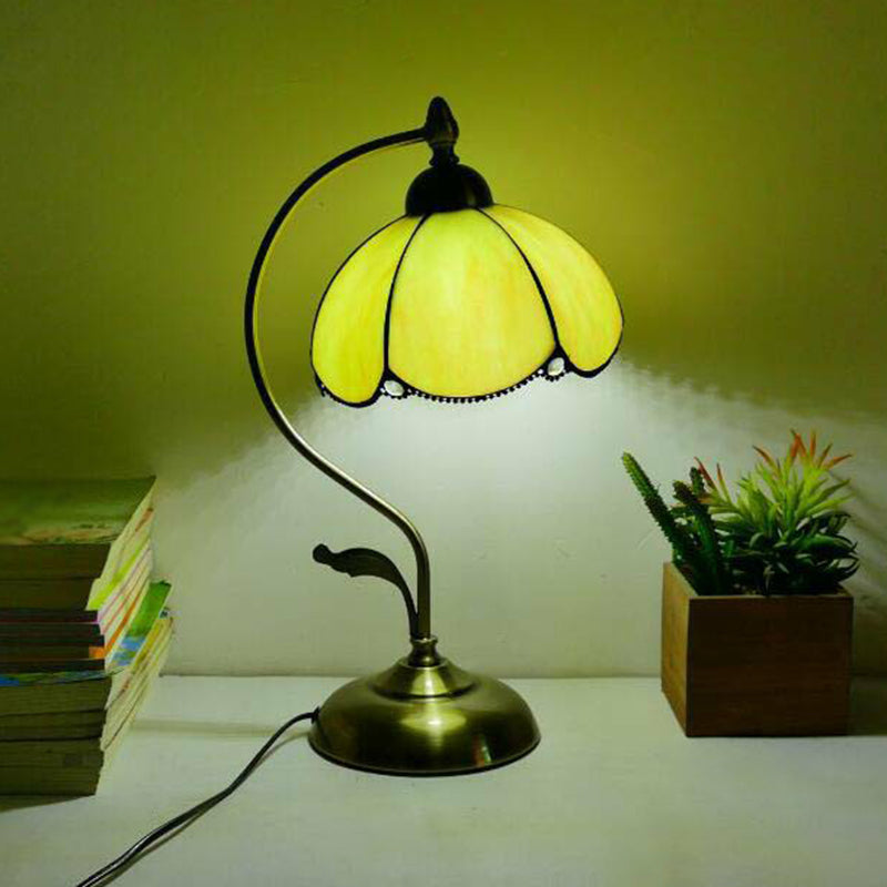 Tiffany Gooseneck Bordslampa - Metall Nattduksbordslampa med Handbearbetad Glaskupa