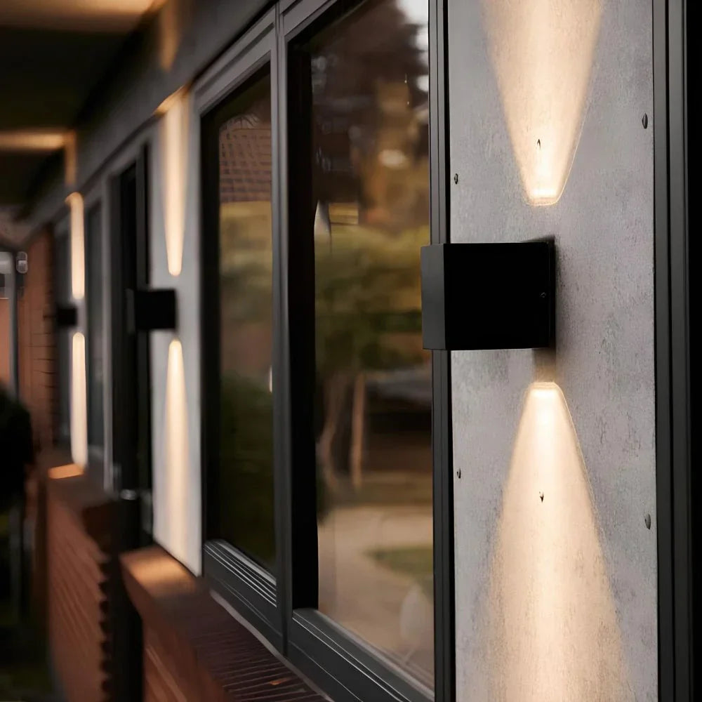 Modern svart aluminium vägglampa