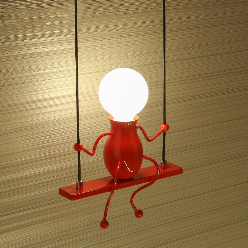 SwingDesign - Modern vägglampa med svängande figur