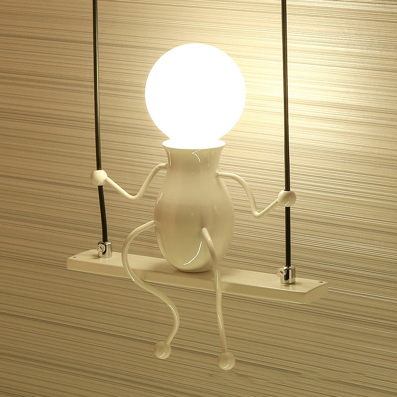 SwingDesign - Modern vägglampa med svängande figur