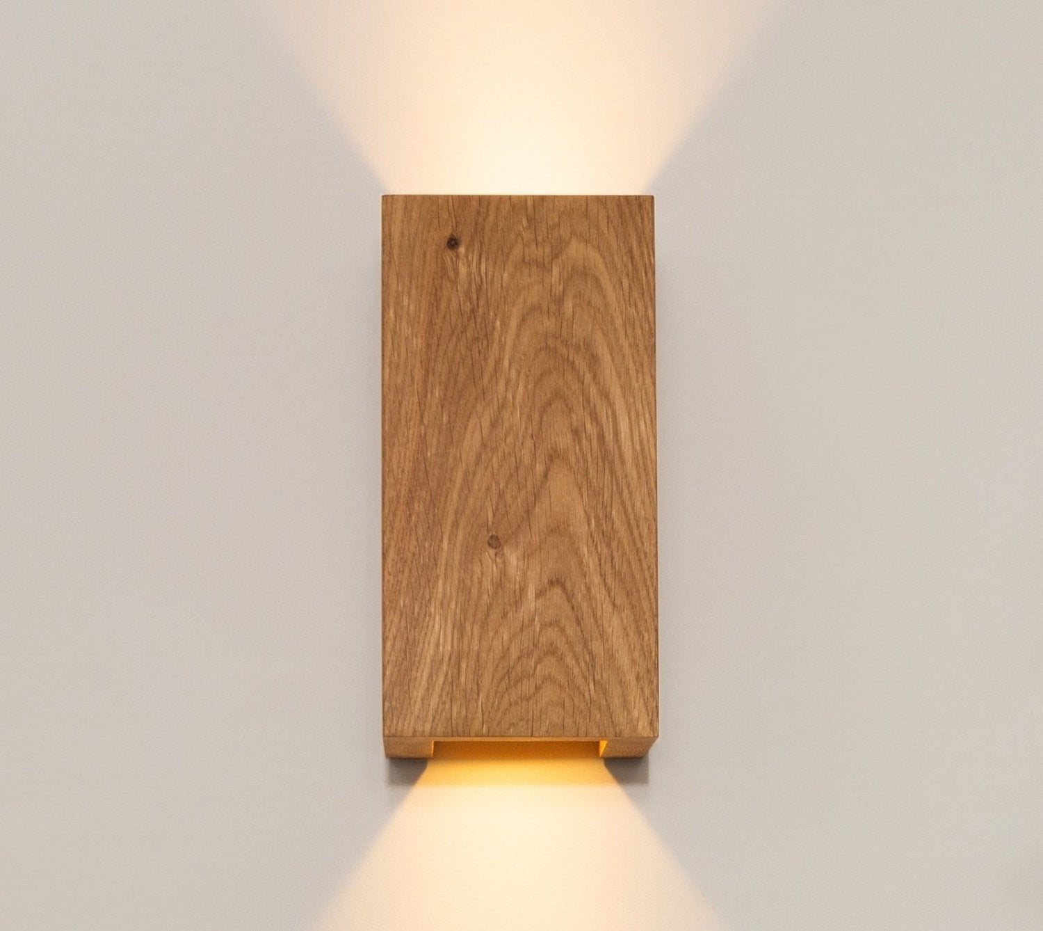 NordicGlow – Rustik Trä Vägglampa med LED Belysning för Vardagsrum och Sovrum