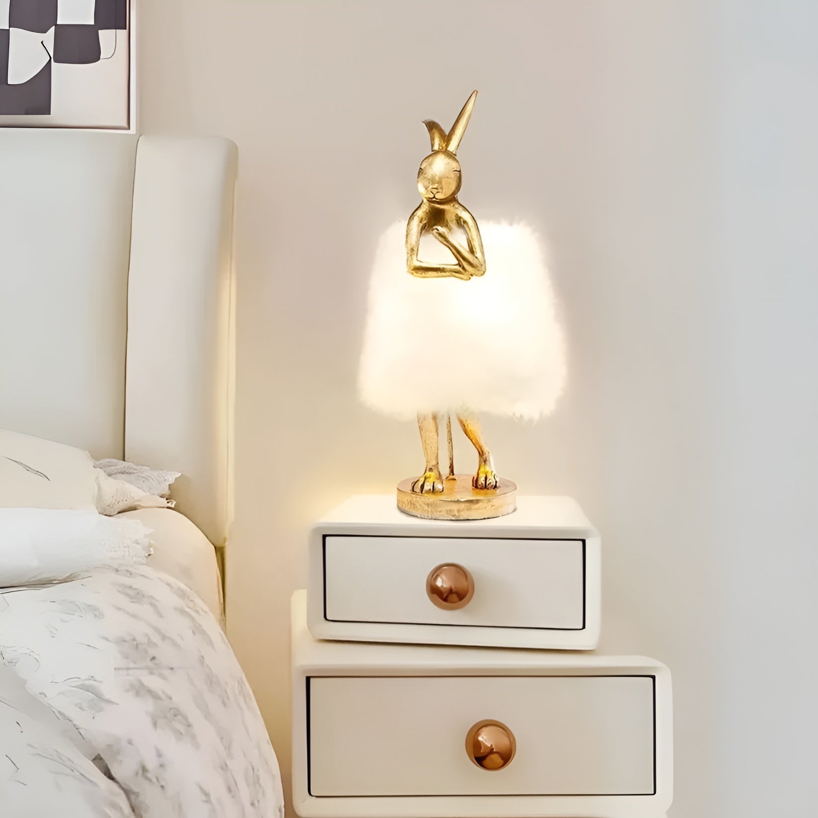 FluffRabbit Lampa - Elegant Kaninbordslampa med Fjäder