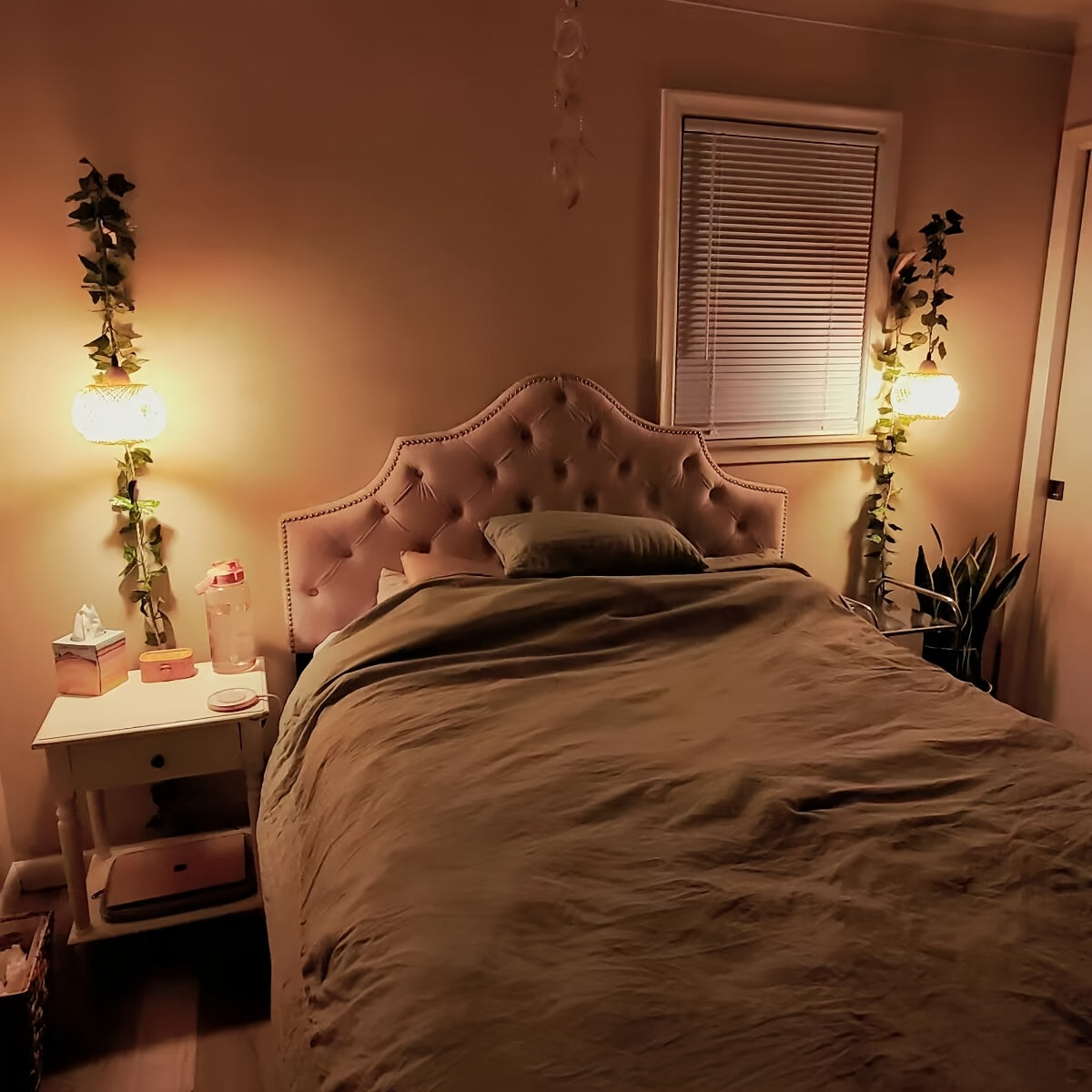 Rustik bambu vägglampa – vävd skärm med stickkontakt i vintage stil