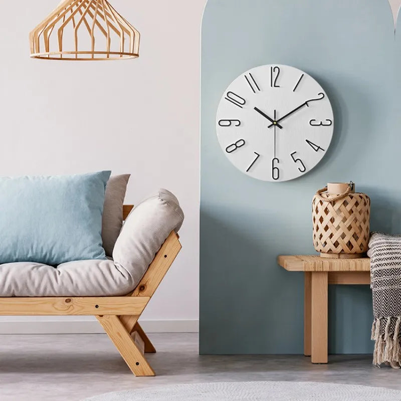NordicTime - Tyst trähängande väggur för ljudlös och modern inredning