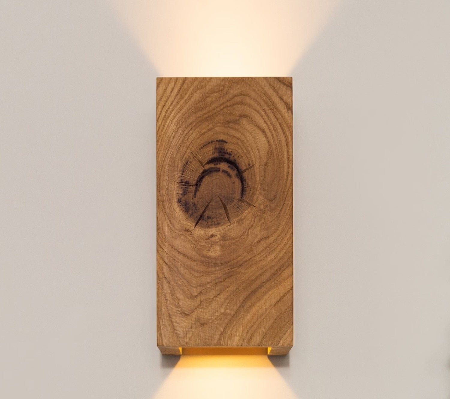 NordicGlow – Rustik Trä Vägglampa med LED Belysning för Vardagsrum och Sovrum