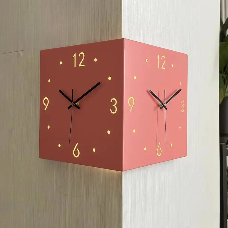 DualEdge - Modern väggklocka med skala och tyst gång