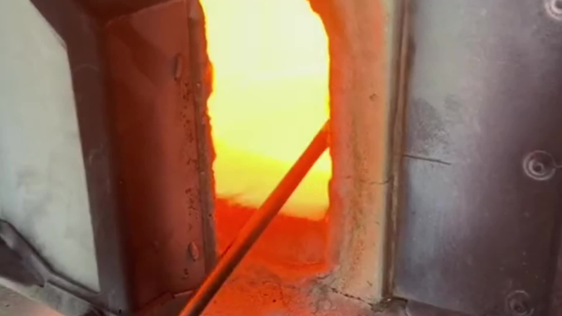 Randig Bordslampa - Atmosfärisk och Tidlös Design