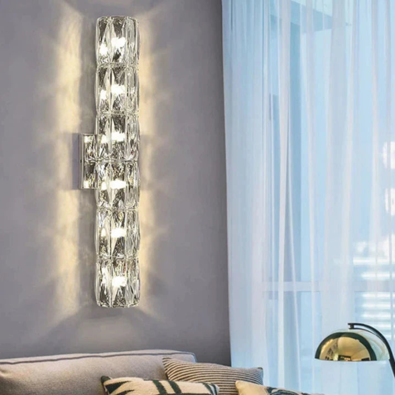 NovaGlow – Modern skiktad vägglampa med reflekterande yta detaljer