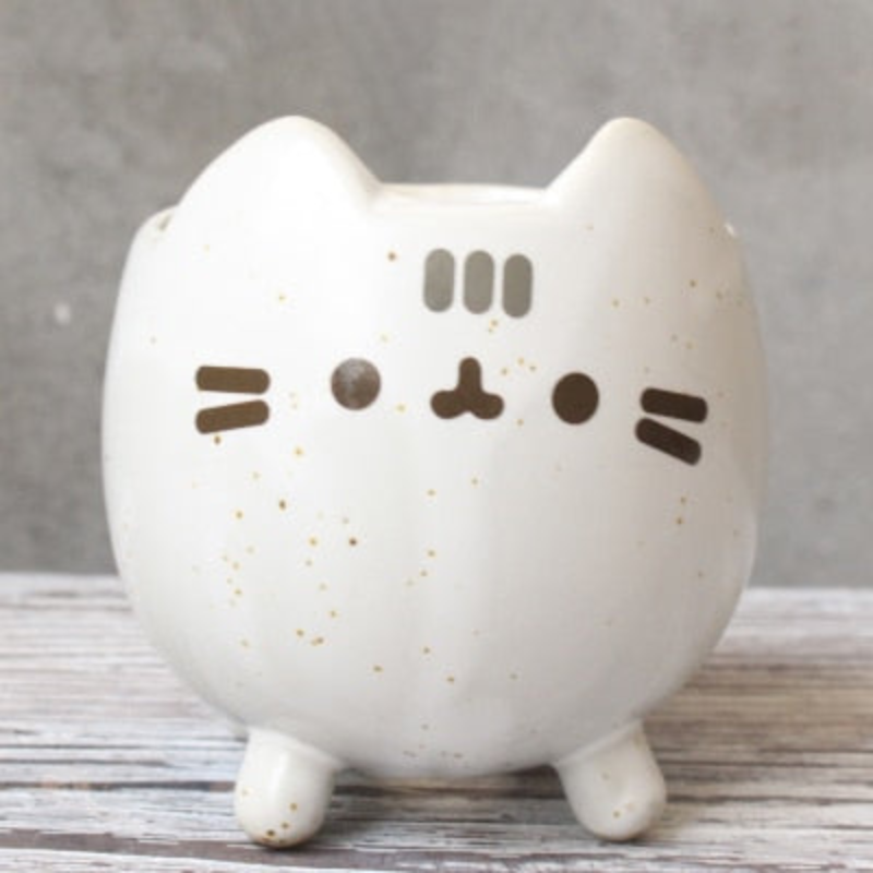 PurrNest – Låg syrlig kattformad planteringslåda med unikt design