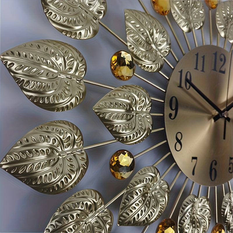 Modern Tyst Väggklocka med Guldbladdesign – Metall, Rund Klocka, AA Batteri, Tyst för Vardagsrum och Matrum