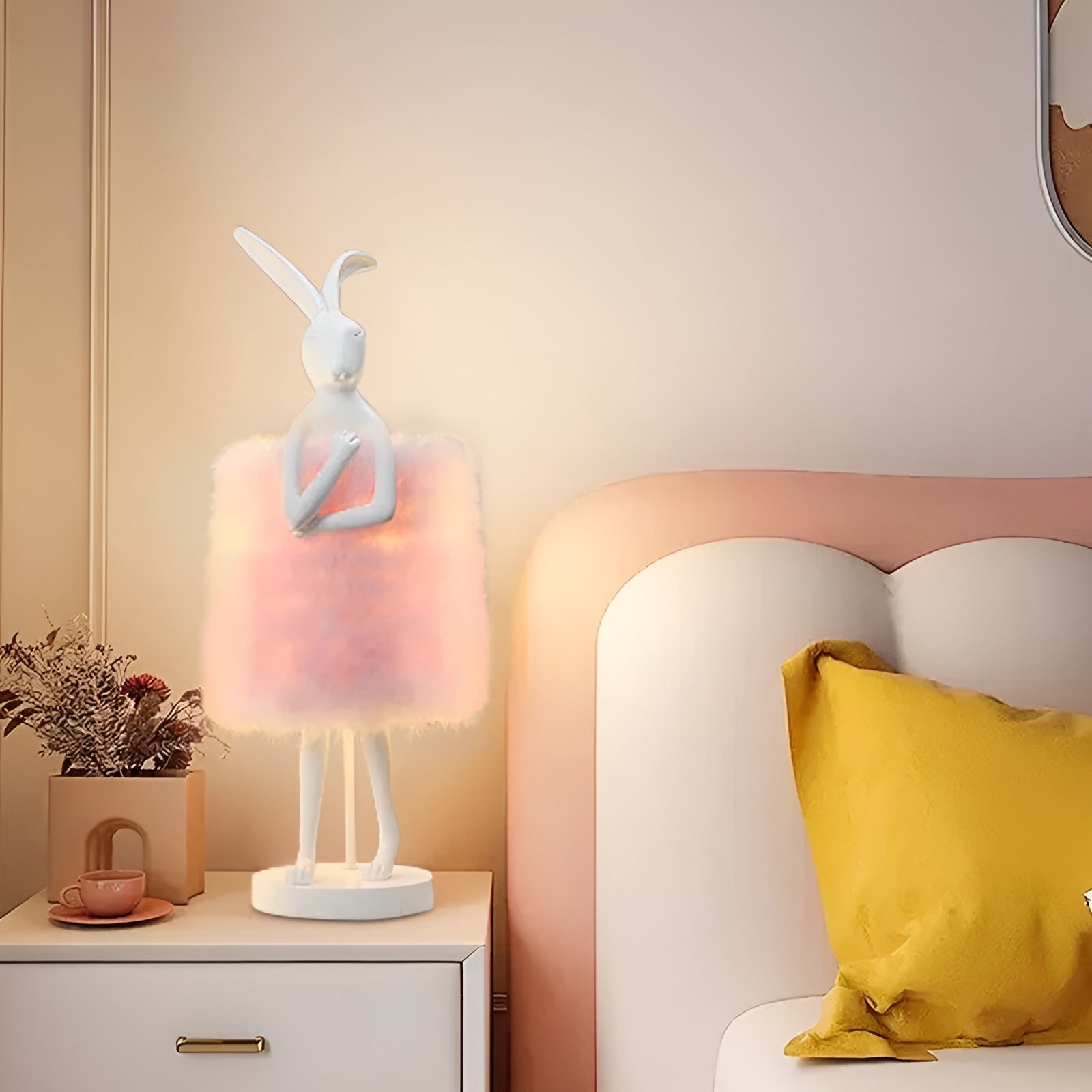 FluffRabbit Lampa - Elegant Kaninbordslampa med Fjäder