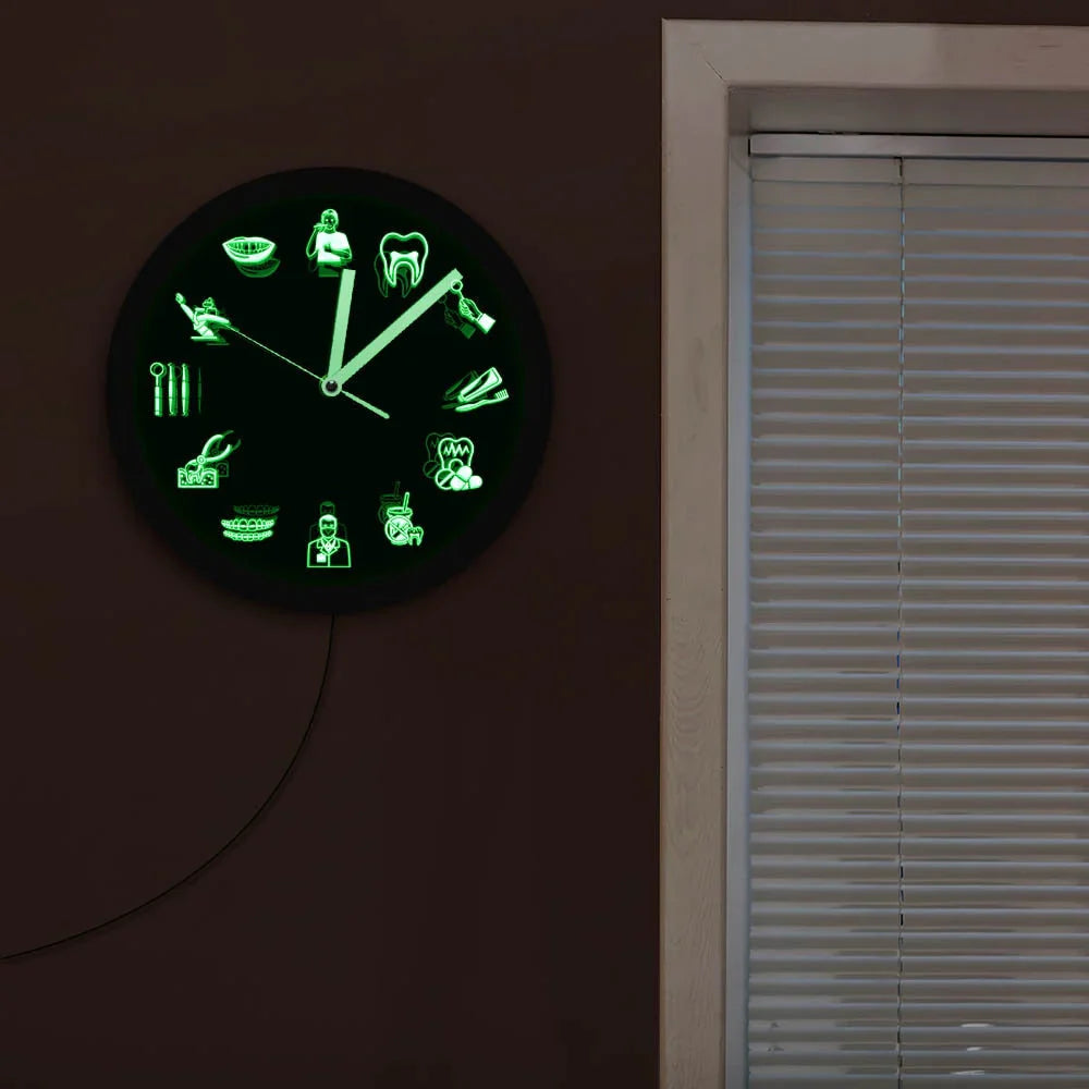 PrecisionTime – Elegant LED-väggklocka med design av tandläkarutrustning och flerfärgat ljus