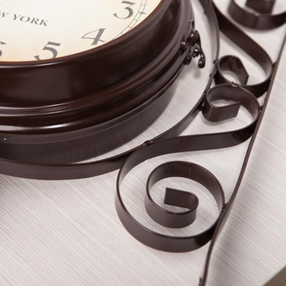 RetroTime - Dubbelsidig vintage väggklocka med klassisk New York Station Design