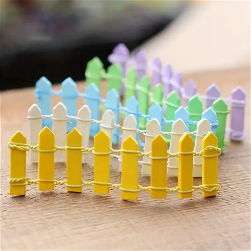 Miniatyr trädgårdsgärde i trä – Färgglad dekoration för feuträdgård och modellbygge