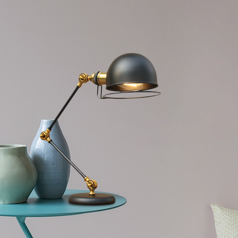 Carvallo - Industriell svingarmbordslampa med justerbar belysning och modern stil
