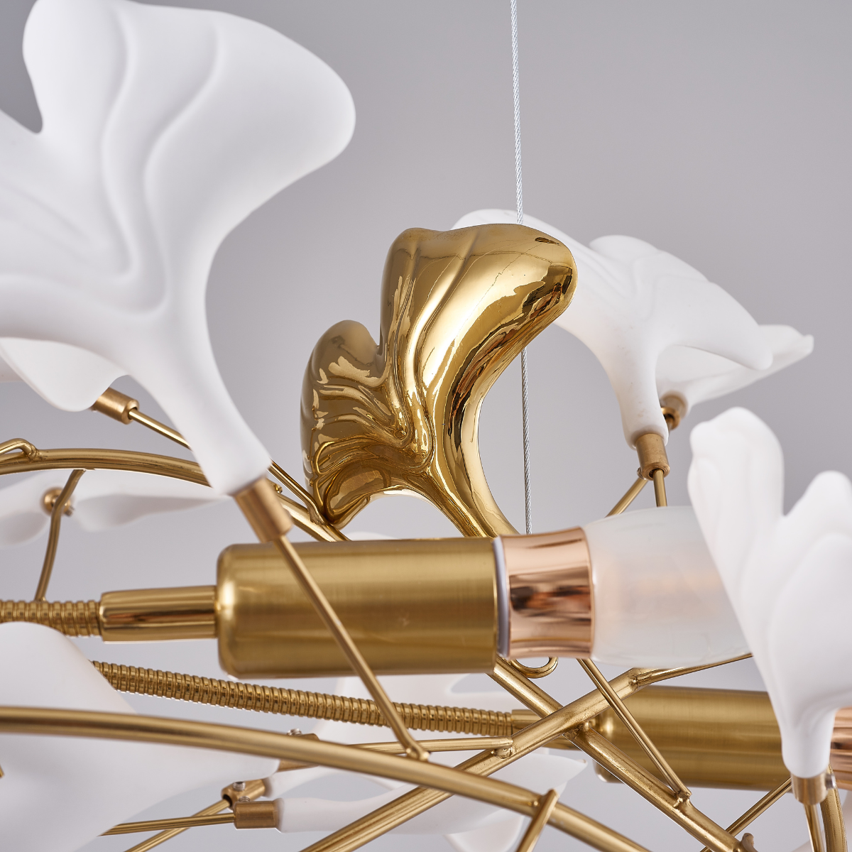 OliviaLeaf - Elegant taklampa i ginkgo-form