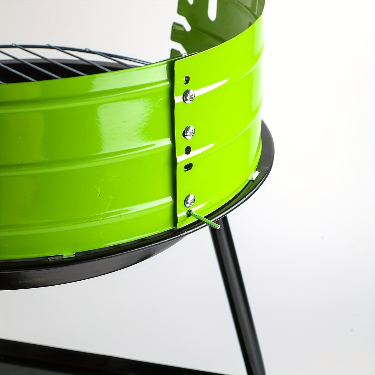 Carvallo Bärbar Runt Grill med Vindskydd | Kompakt & Väderbeständig | För Trädgård, Terrass & Camping