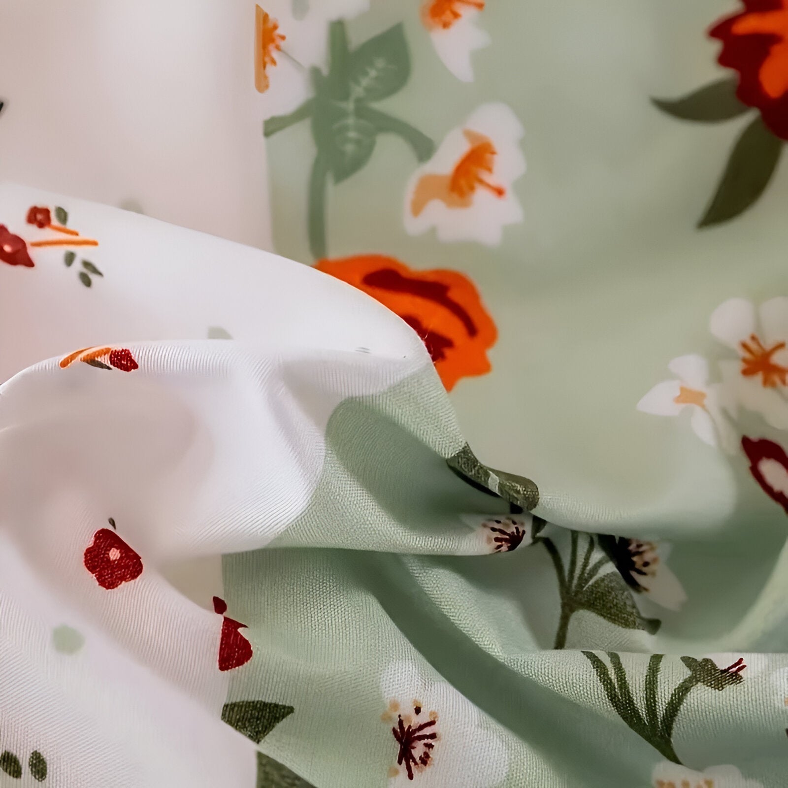 GeoBloom Duntäcke Set - Eleganta Blommiga & Geometriska Sängklädsset