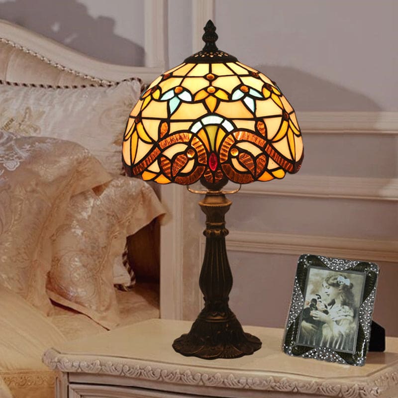 LichtBries - Tiffany-formad lampa i färgat glas med blylinjer