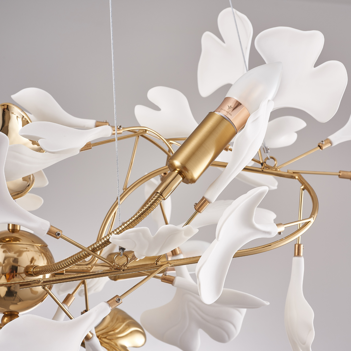 OliviaLeaf - Elegant taklampa i ginkgo-form