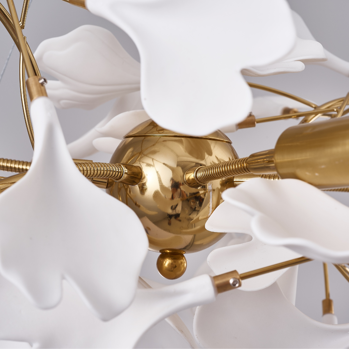 OliviaLeaf - Elegant taklampa i ginkgo-form