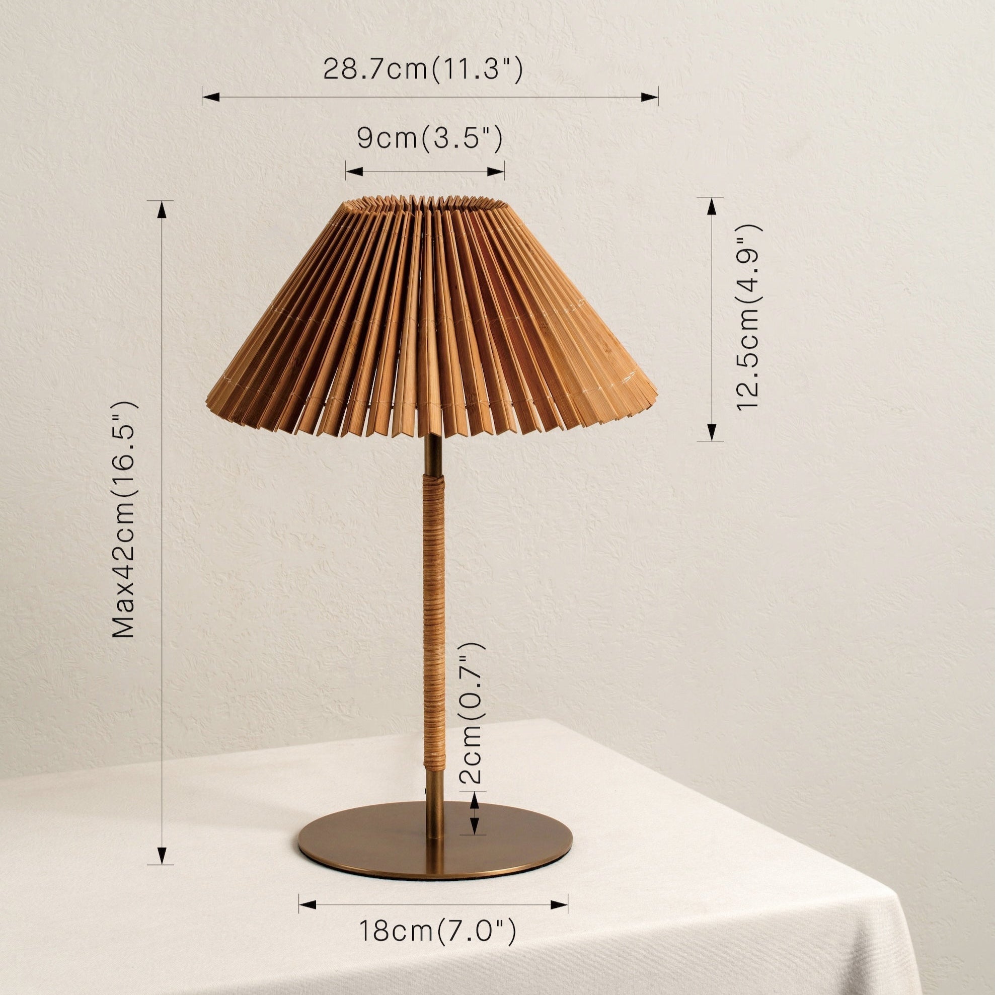 Anji Bordslampa Bamboo | Sänglampor & Belysning för Vardagsrum | Mid Century Modern | Åldrad mässingsbas | Brick by Brick