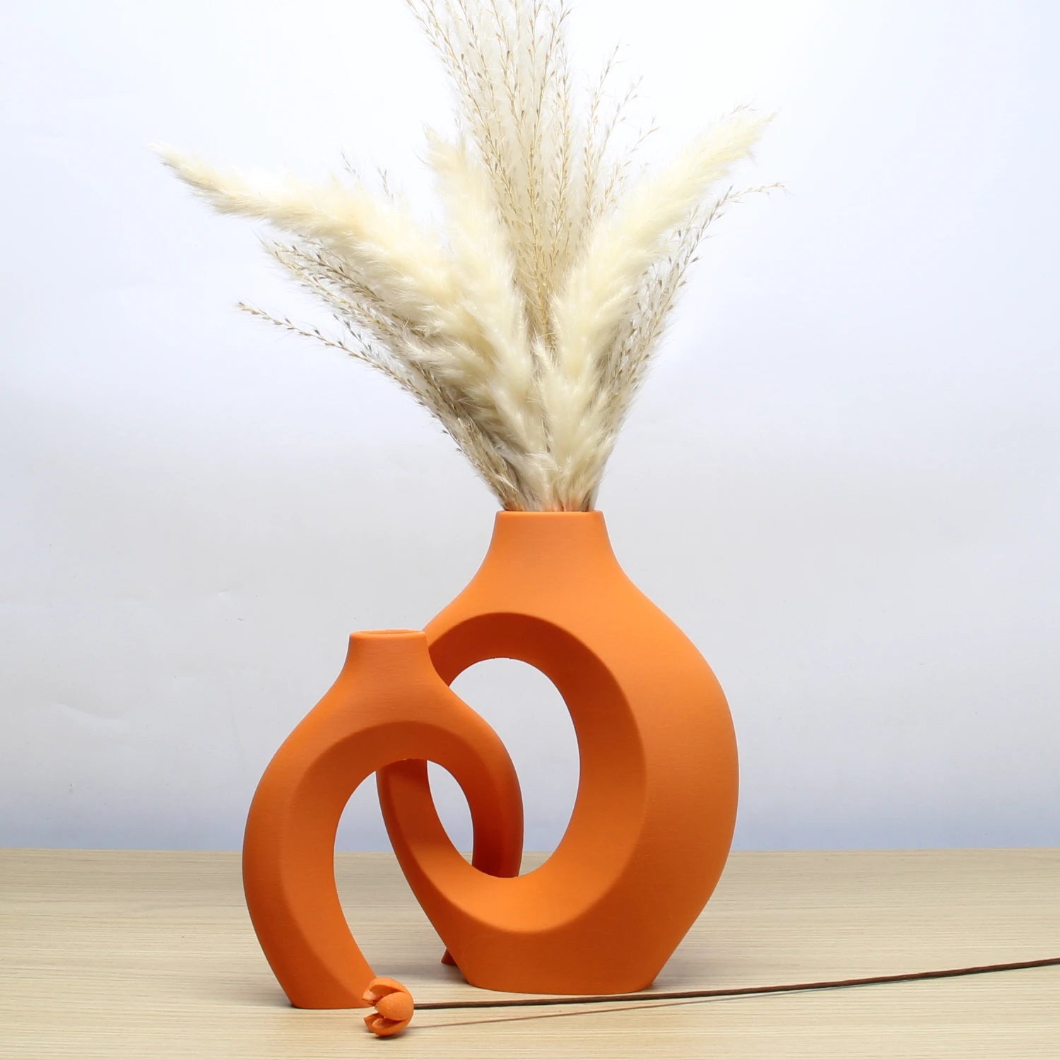 Modern 7" Keramisk Vas | Skulpturell Design | Kompakt Accent i 4 Neutrala Färger