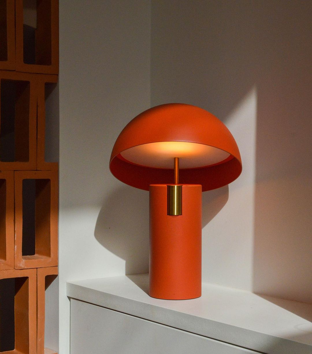 ÉclatModerne - Bordslampa i modern design med en samtida stil