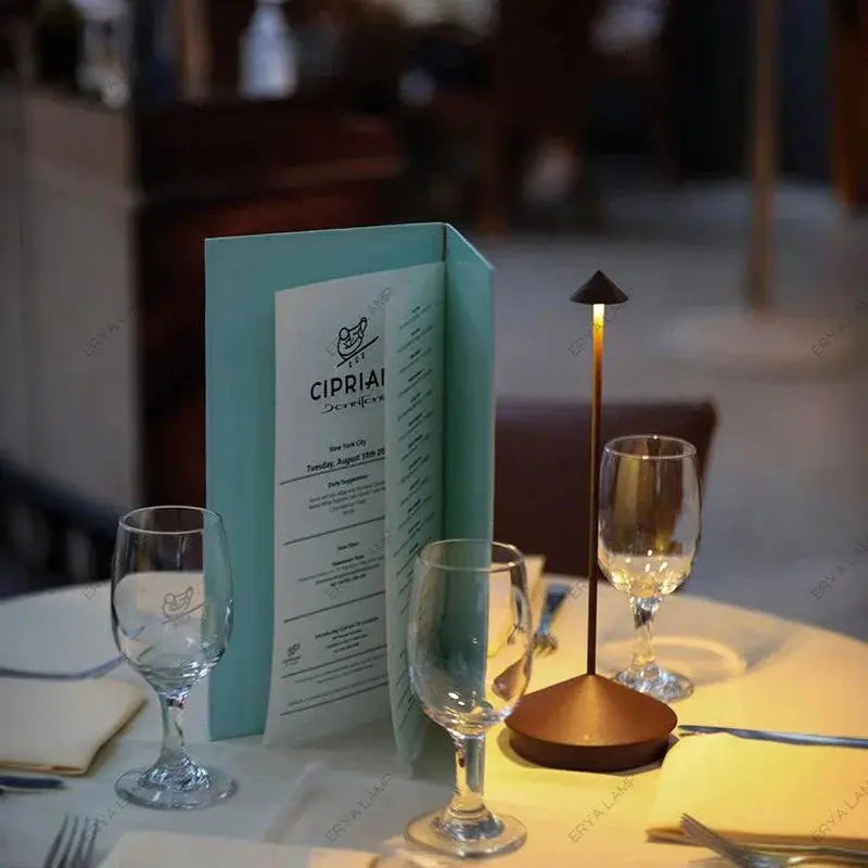 ÉclatDine | Kreativ Bordslampa för en Elegant Atmosfär