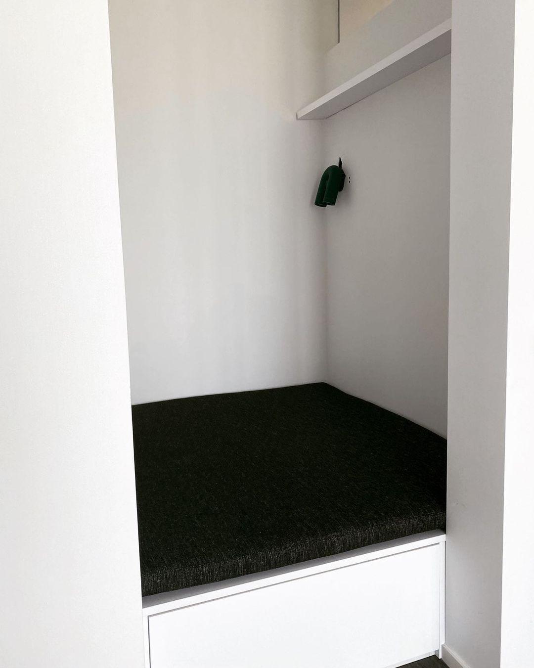 Samtida U-formad Vägglampa