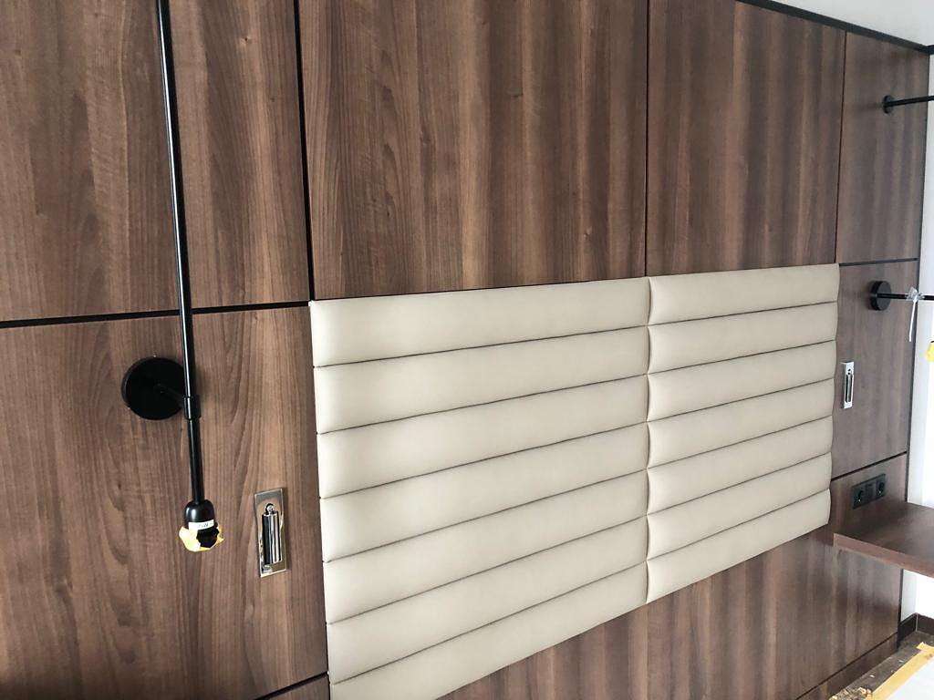 GlowNest - Inbyggd Nattduksbord Vägglampa