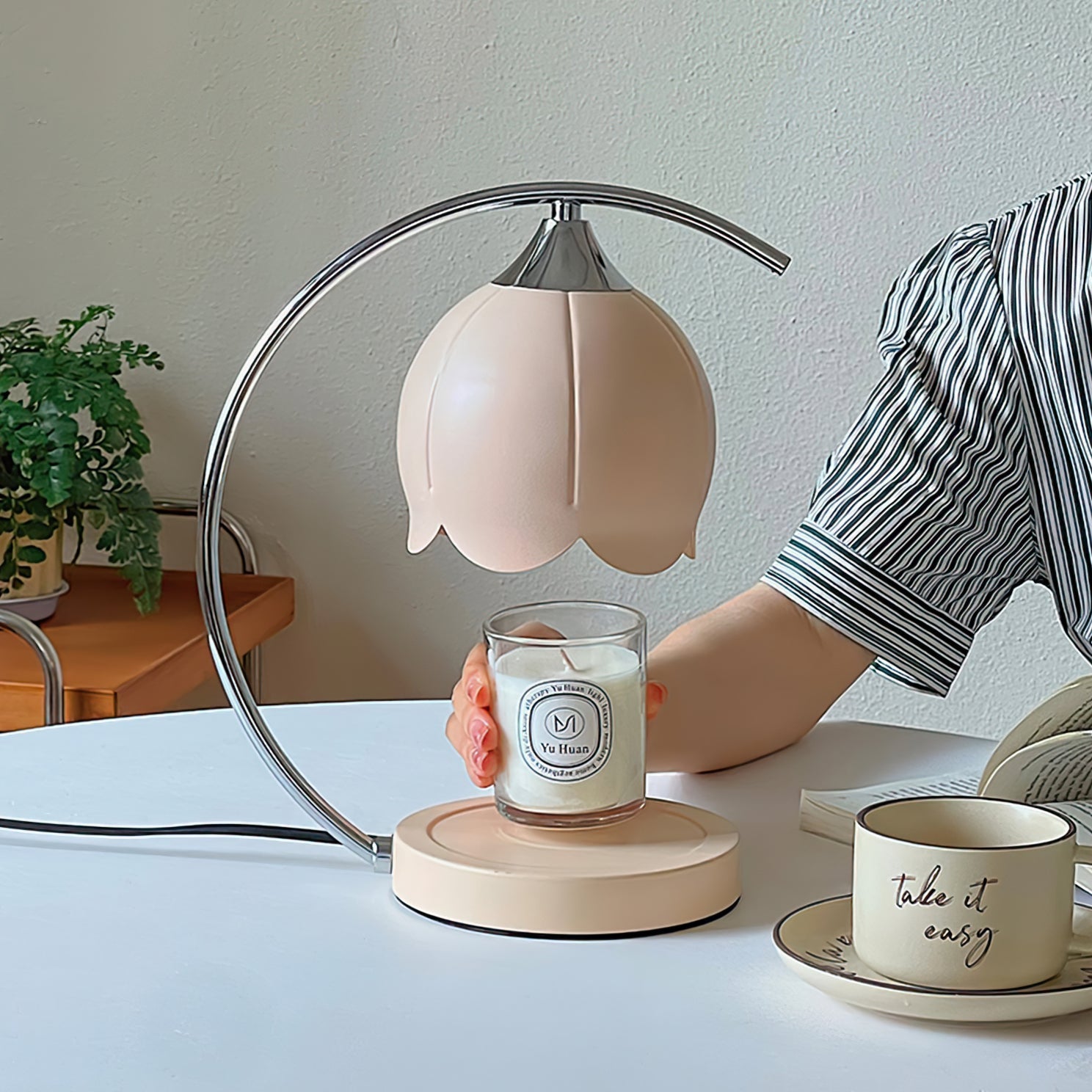 Bordslampa med ljusvaxsmältare