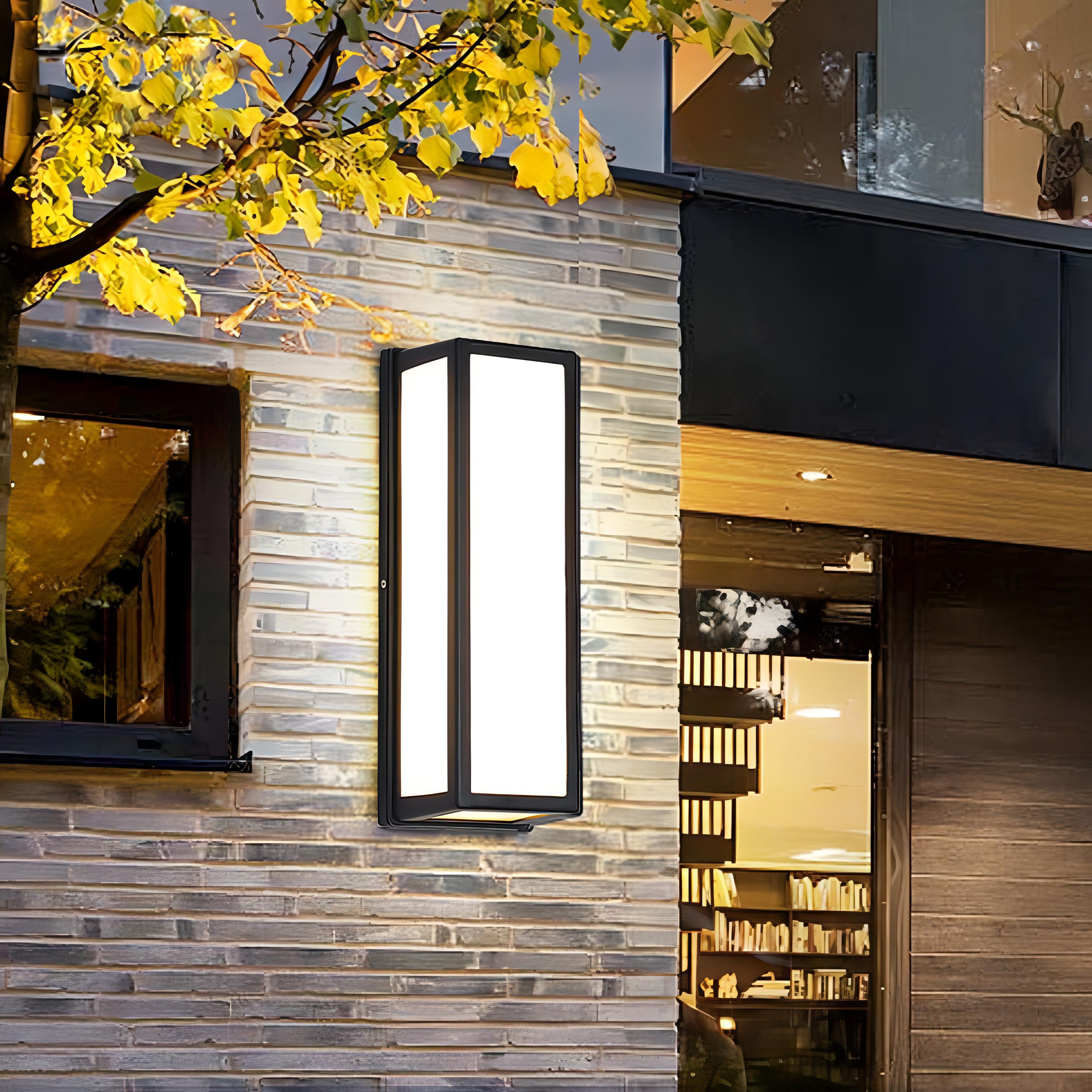 Amabelle - LED Utomhus Rörelse Sensor Vägglampa IP65