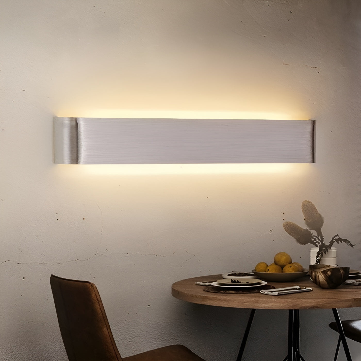 SleekShine Light - Modern LED Vägglampa av Metall