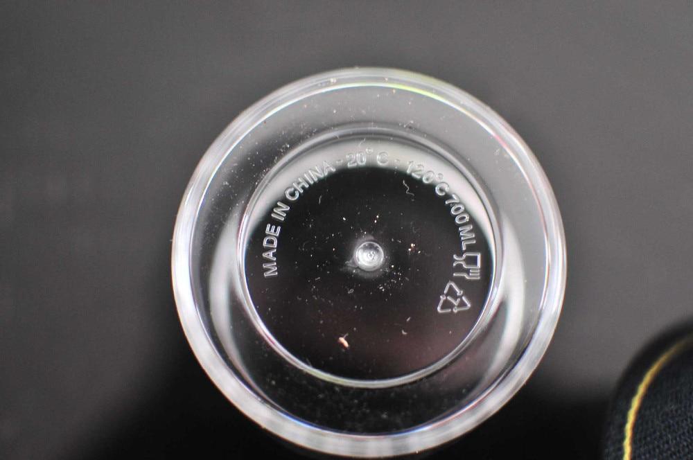 Vattenflaska med fruktsinfuser och juicepress