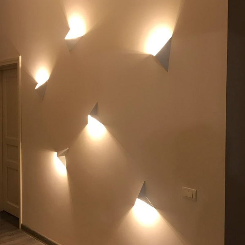 Orr Modern Minimalistisk Trefaldig LED Vägglampa Vit/Svart Metall