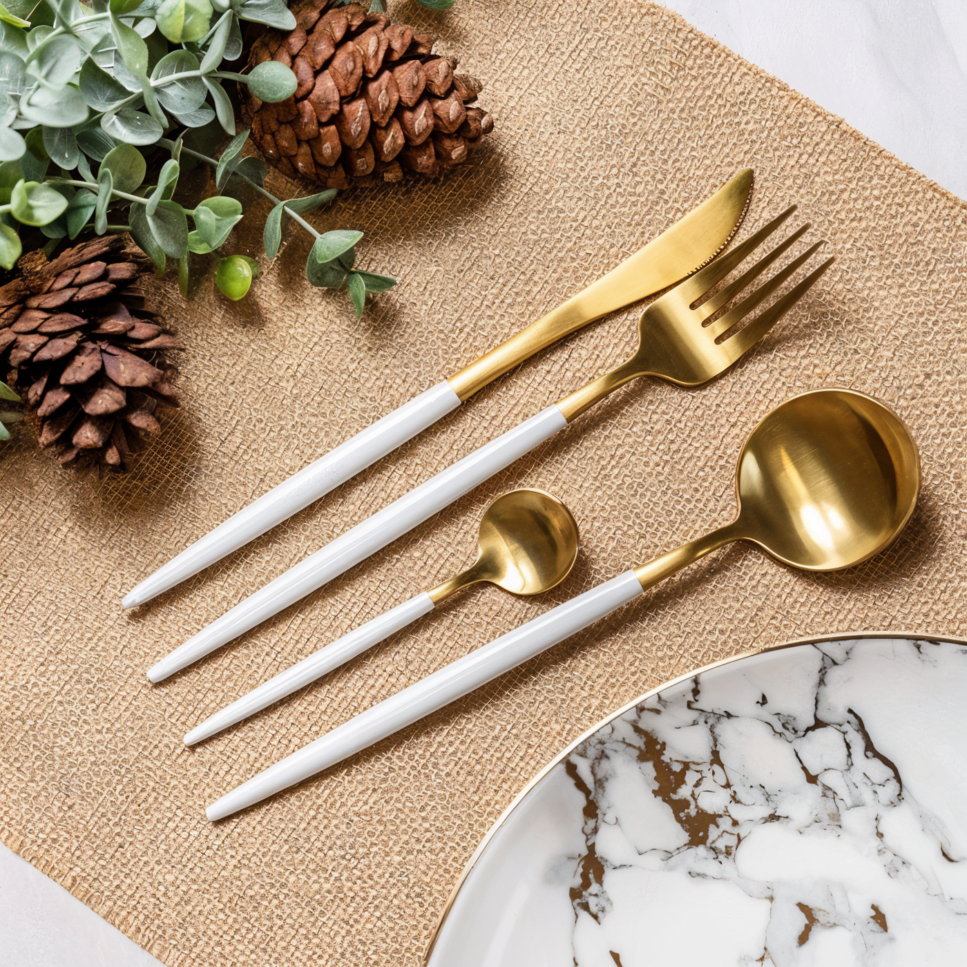 Eloria Matte | 4-delat bestickset i matt multicolor-effekt